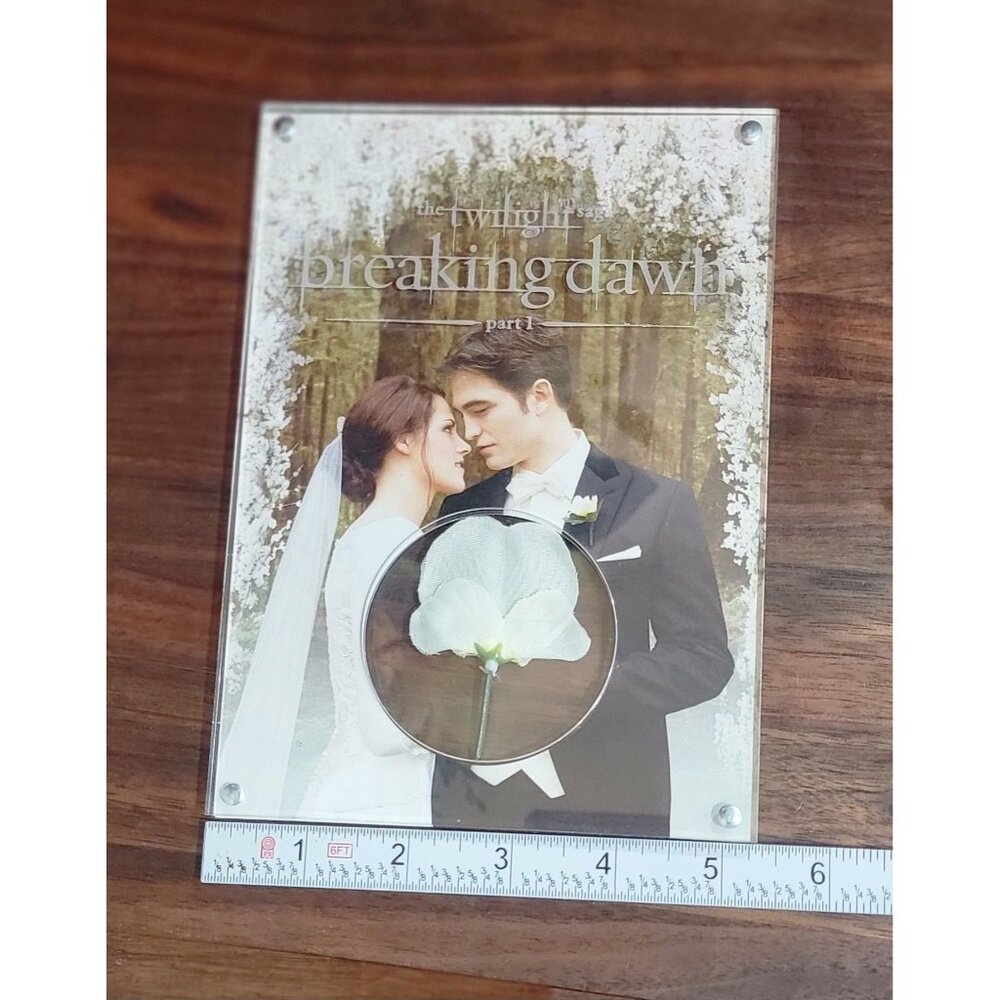 Limited Edition The Twilight Saga: Breaking Dawn - Part 1 Wedding Photo with Mo - Picture 7 of 10
